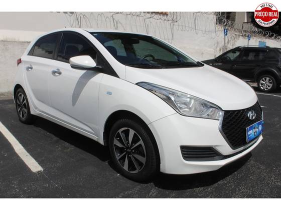 HYUNDAI HB20 1.6 COMFORT PLUS 16V FLEX 4P AUTOMÁTICO